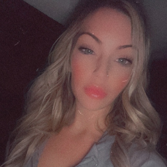 Brooke - Picture 2 of 5